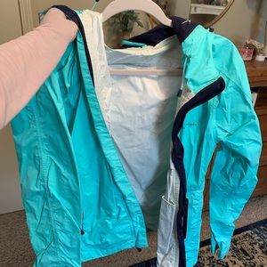 VINEYARD VINES RAIN JACKET